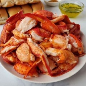 Special: Lobster Rolls 4 pack, 2 lb Snow Crab Clusters + 2 Lobster Bisque